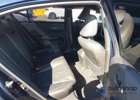 2017 Honda Accord Sport Se z USA, uszkodzony, nr VIN 1HGCR2F16HA073878